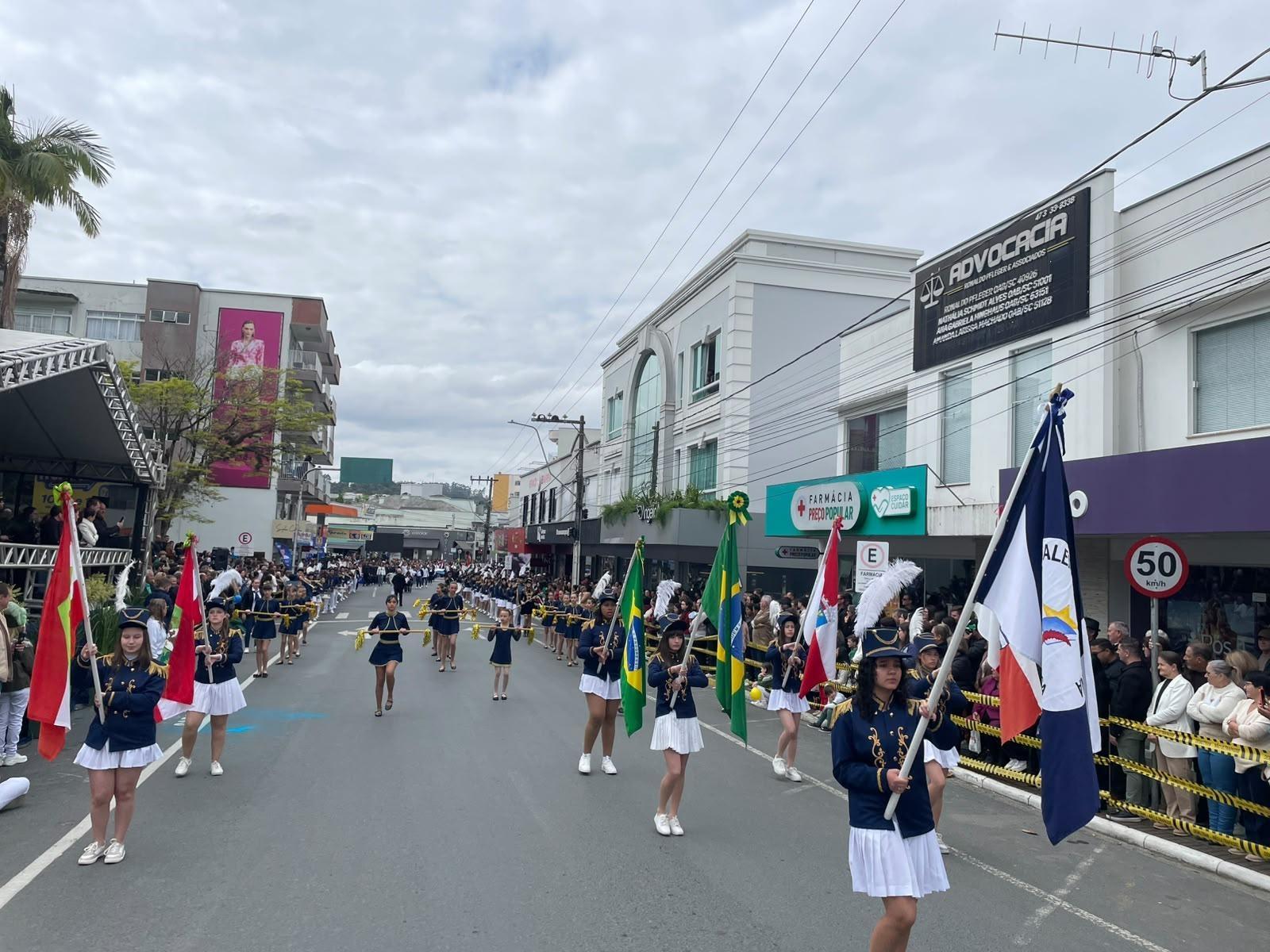 Ituporanga realiza desfile cívico com participação de 34 entidades