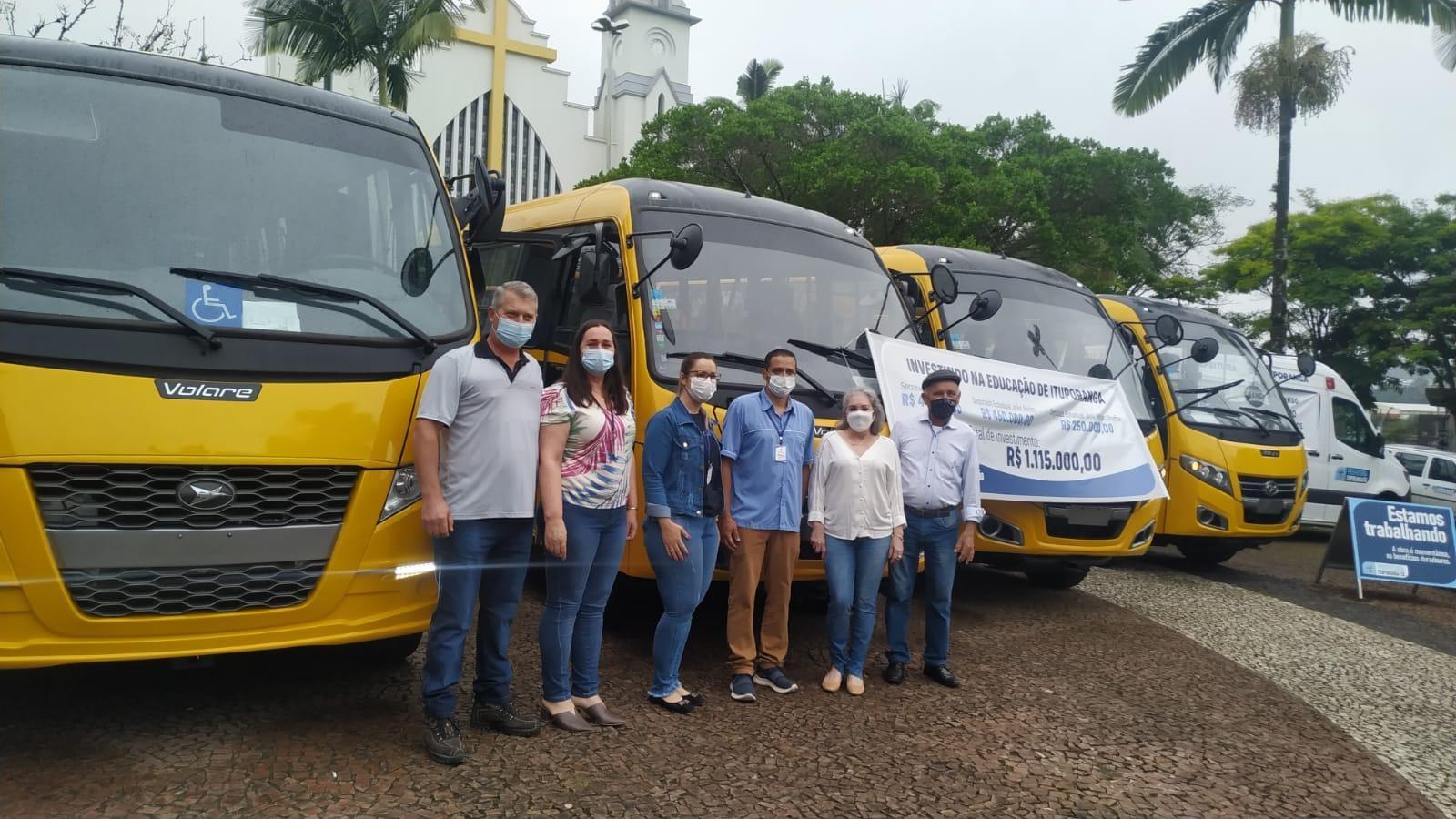 Ituporanga recebe quatro novos ônibus para reforçar a frota escolar