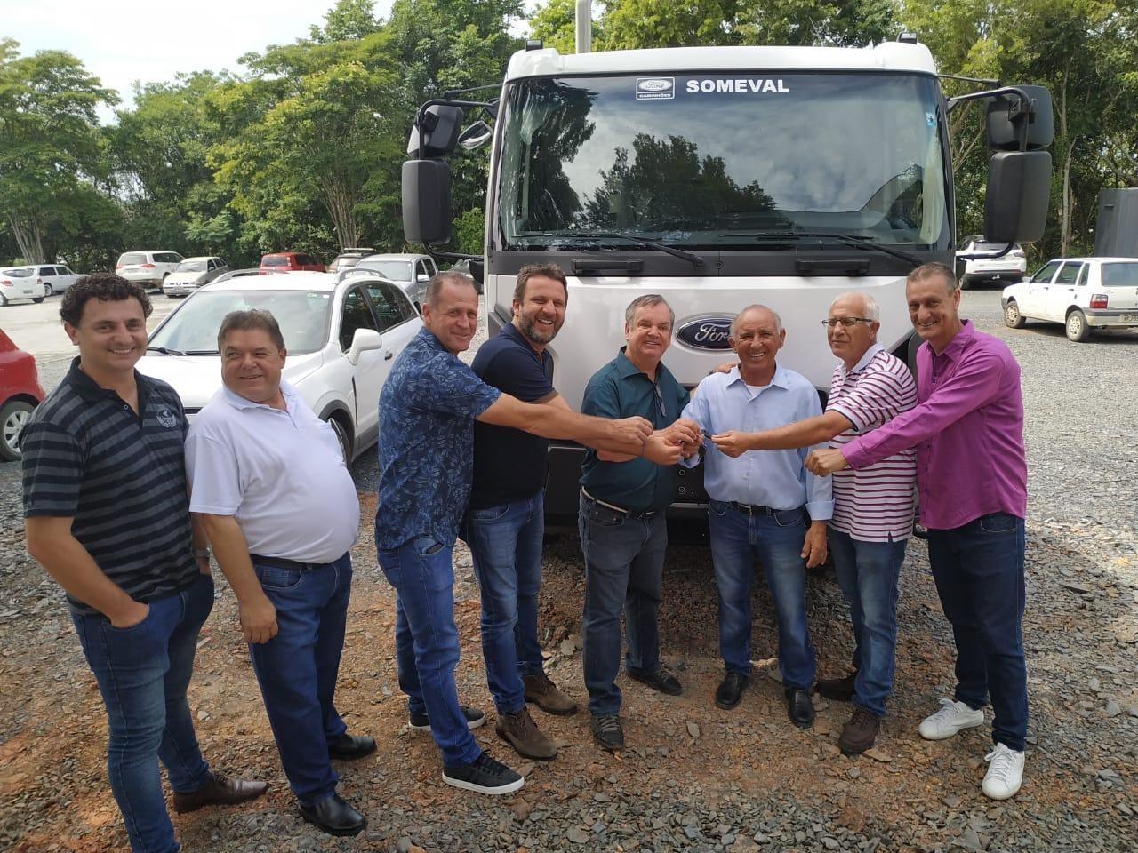 Ituporanga recebeu novo caminhão de lixo 