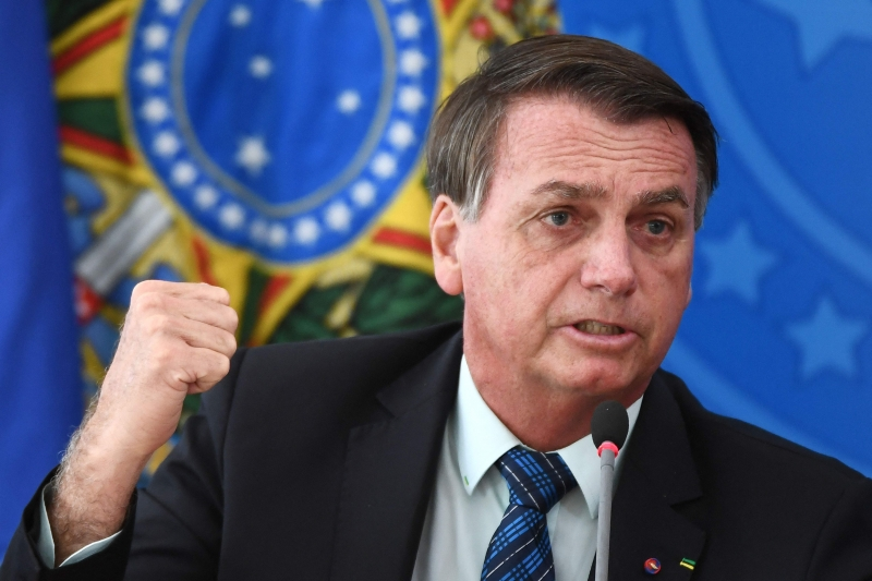 Jair Bolsonaro volta a defender o fim do horário de verão