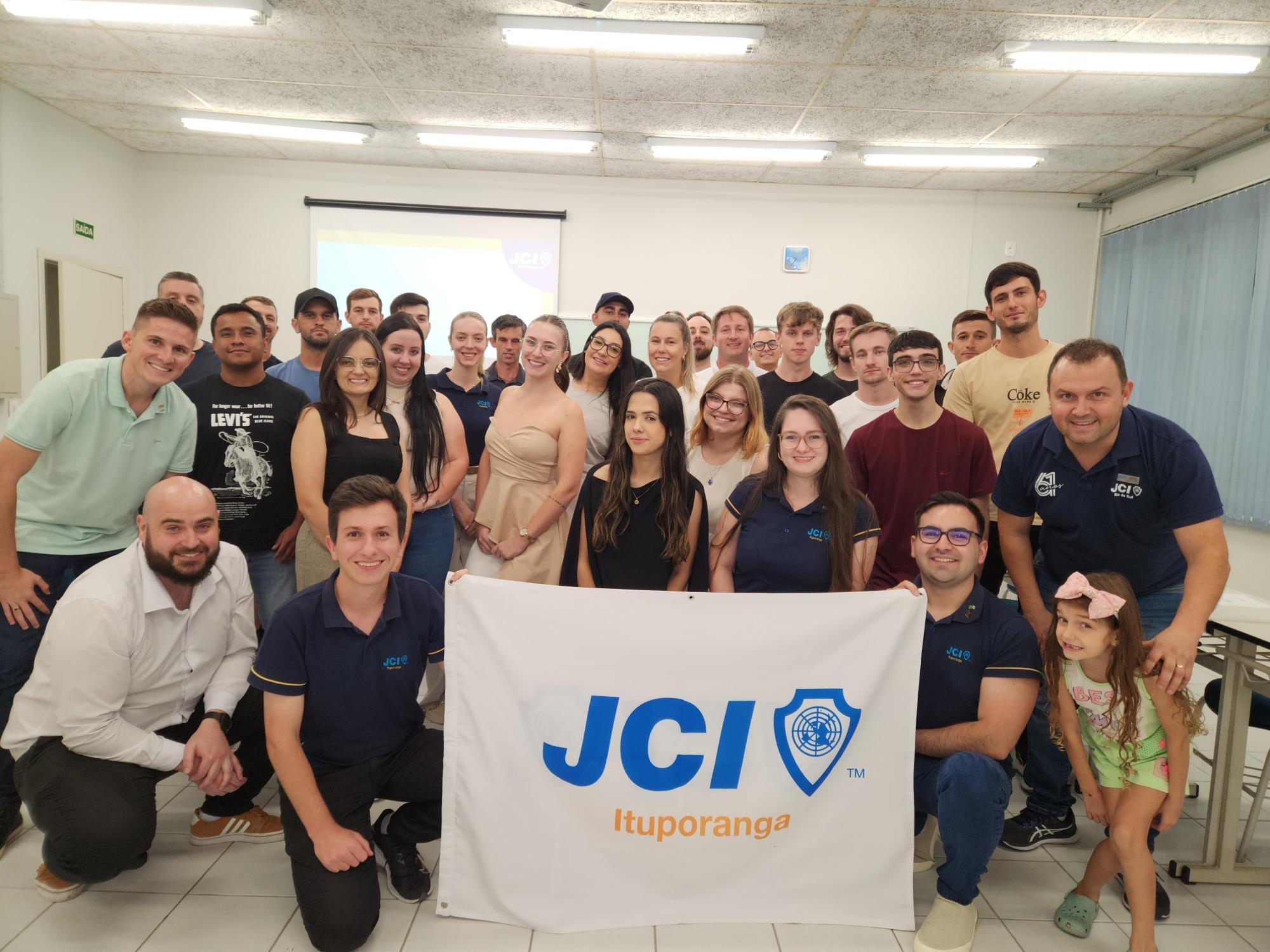 JCI Ituporanga realiza recepção de aspirantes