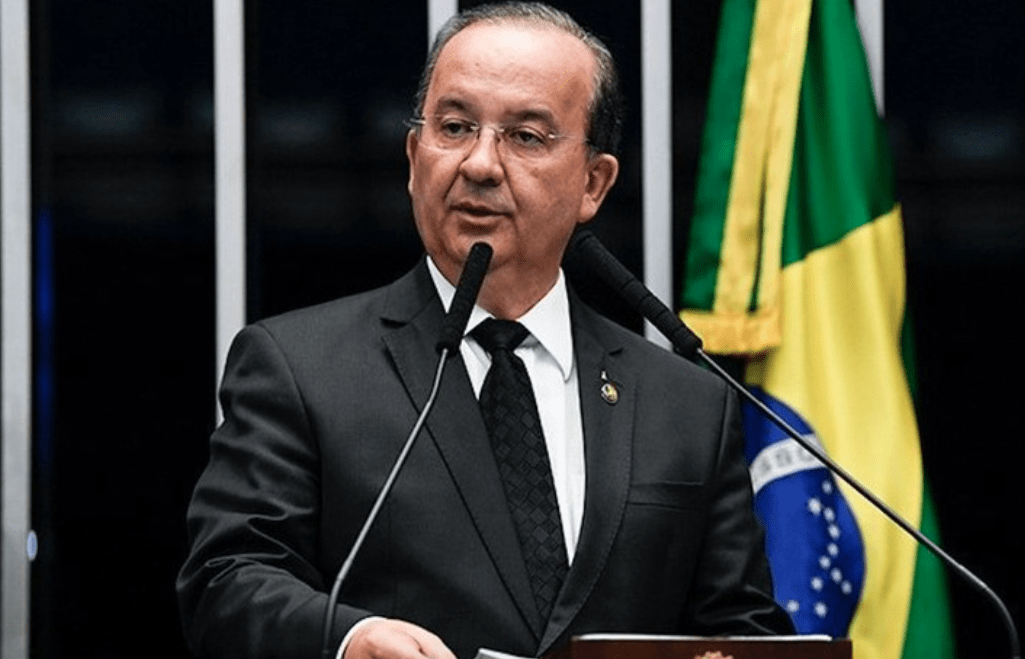 Jorginho Mello se reúne com comando da PM e determina preservação da ordem em SC