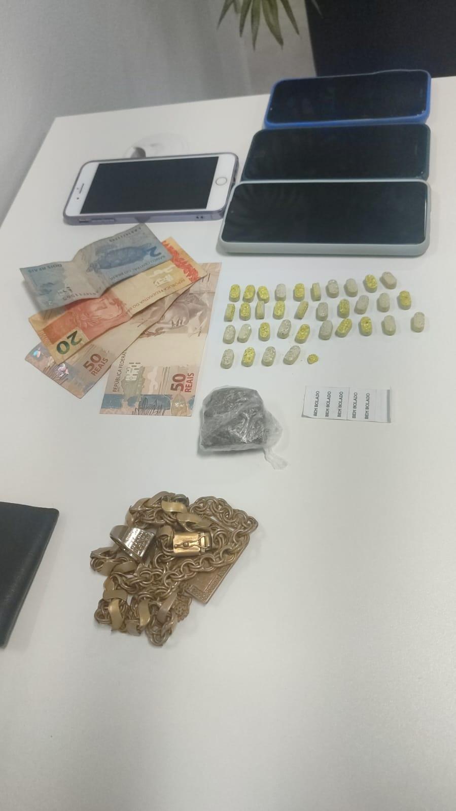 Jovem de 17 anos é apreendido por tráfico de drogas em Imbuia