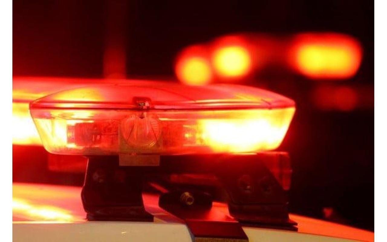 Jovem é preso após investir com canivete contra policiais 