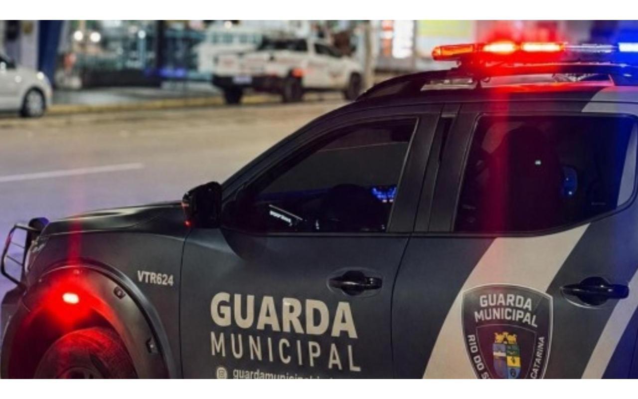 Jovem fica ferido após agressão durante discussão no ambiente de trabalho