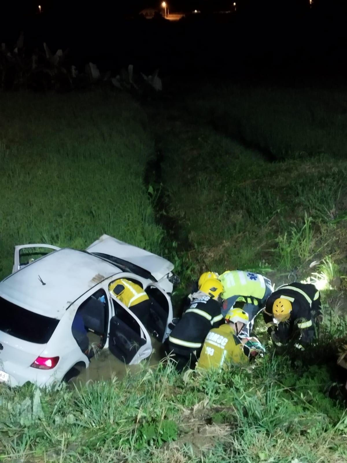 Jovem morre após colisão seguida de capotamento em Rio do Sul