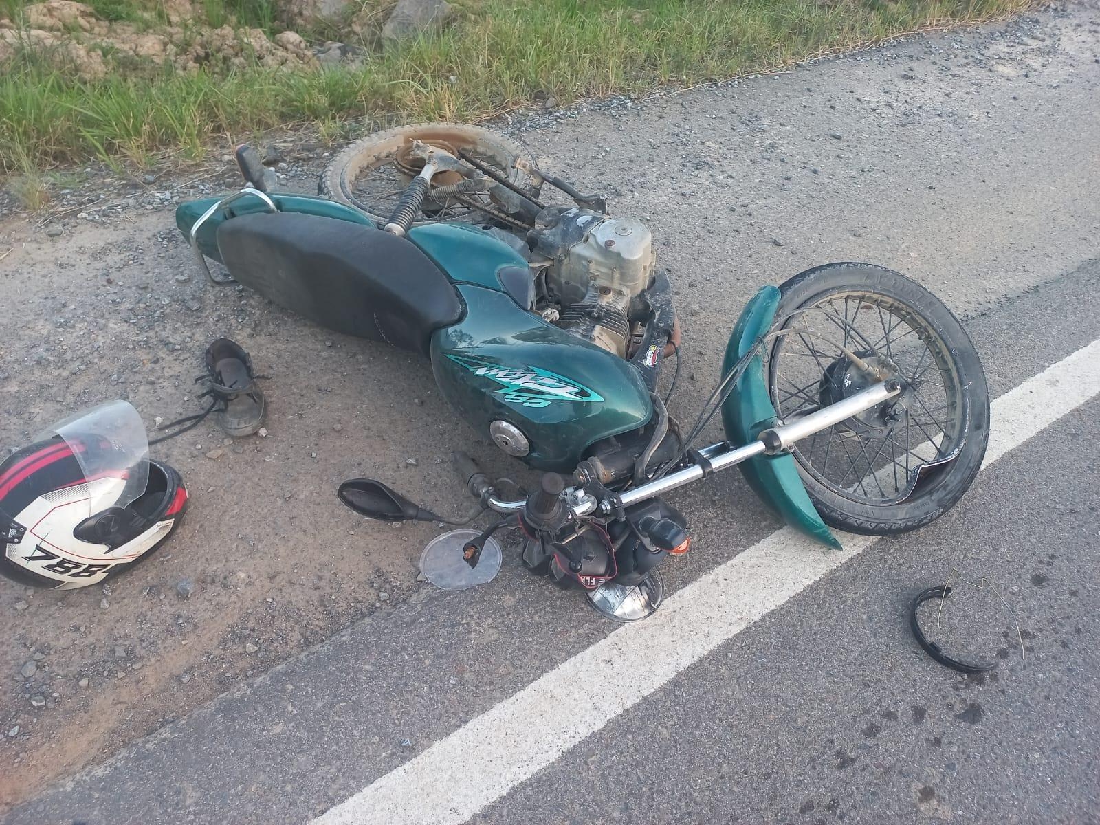 Jovem sem habilitação invade pista contrária e colide com carro na SC-281, em Imbuia