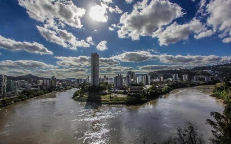 Justiça determina que 52 cidades do Litoral e Vale do Itajaí implantem sistema de esgoto 