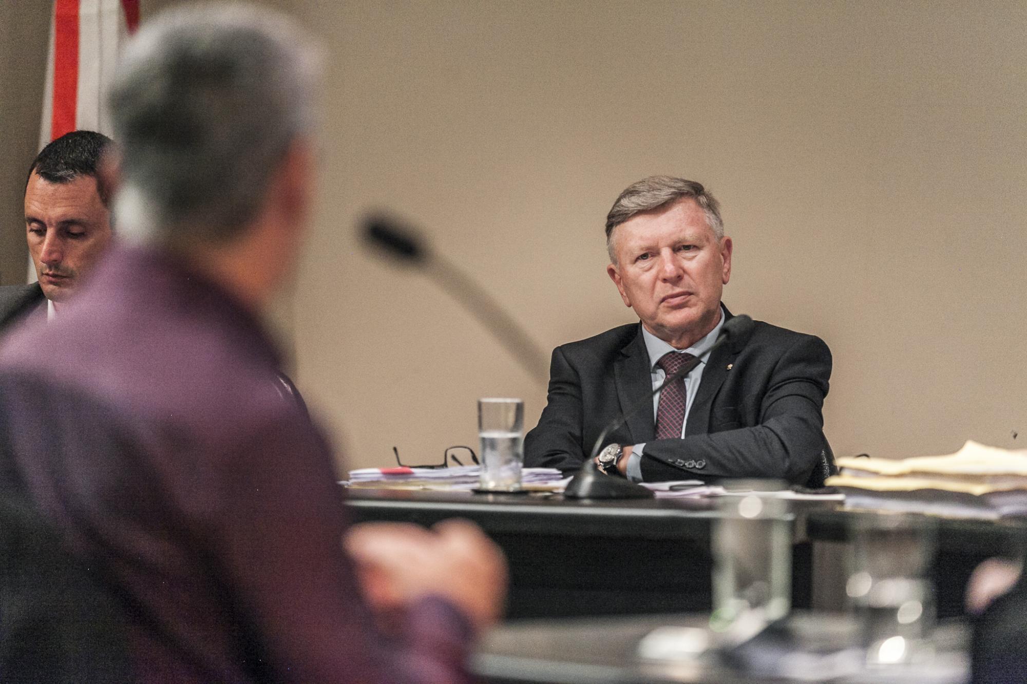 Lei que proíbe reajuste de tarifas é aprovada e aumenta pressão contra Celesc