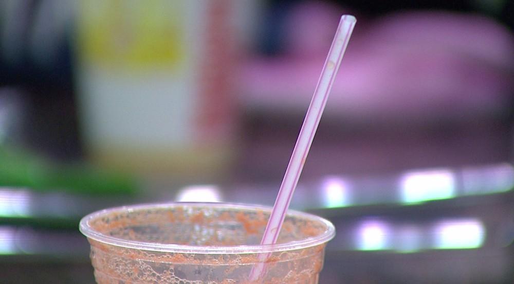 Lei que proíbe uso de canudinhos plásticos em estabelecimentos comerciais é sancionada em SC