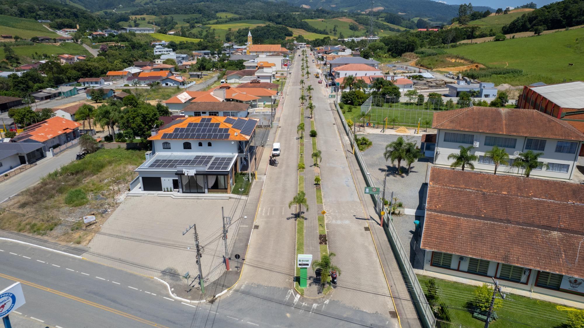 Leoberto Leal adere ao programa Brasil Sorridente para oferta de próteses dentárias e cobra melhorias em rodovias estaduais