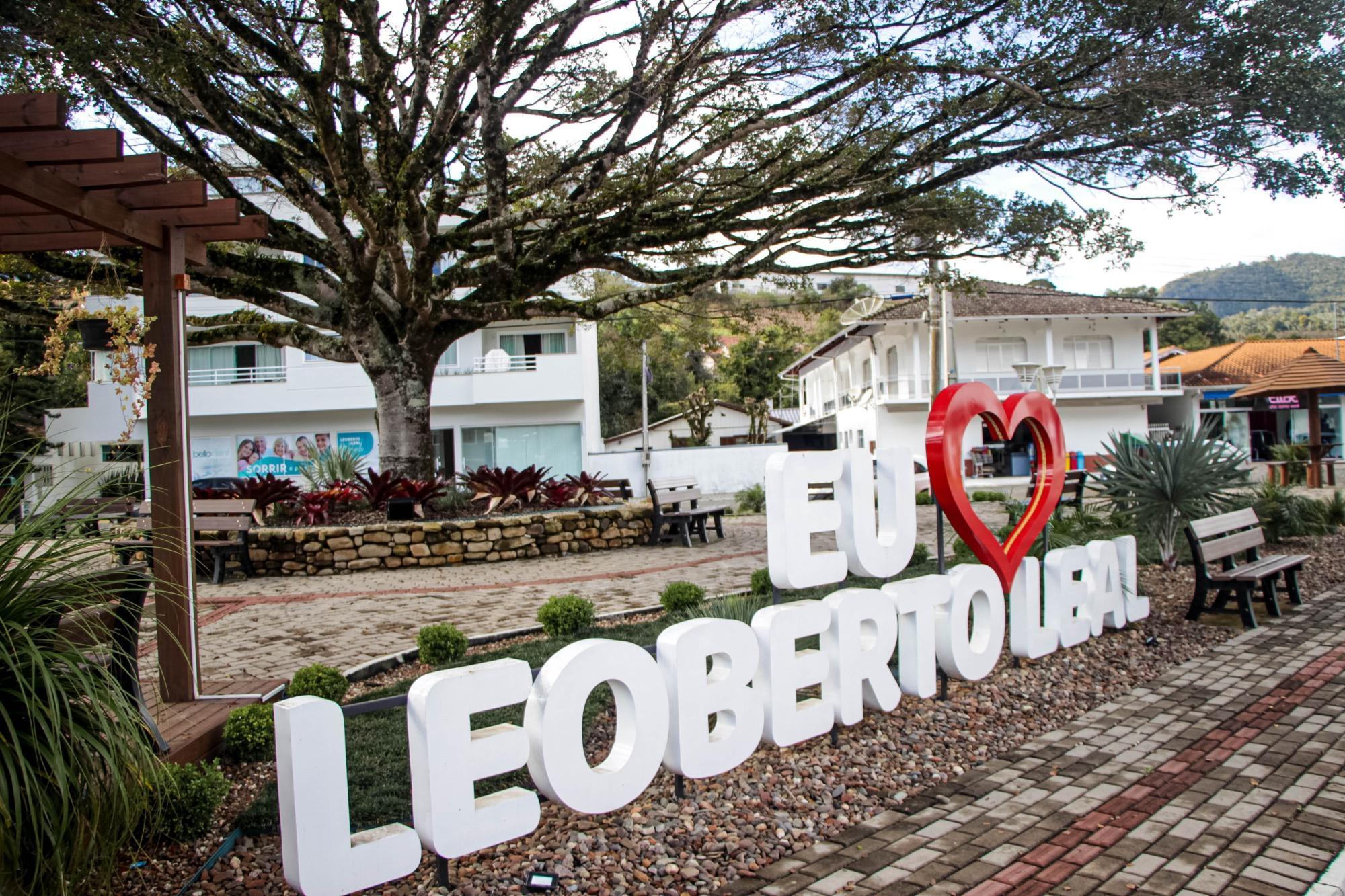 Leoberto Leal recebe emenda de R$ 500 mil para pavimentação no Ribeirão dos Ovos