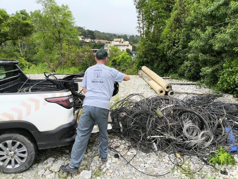 Limpa Fios recolhe 300 quilos de cabos em nova etapa no Centro de Rio do Sul