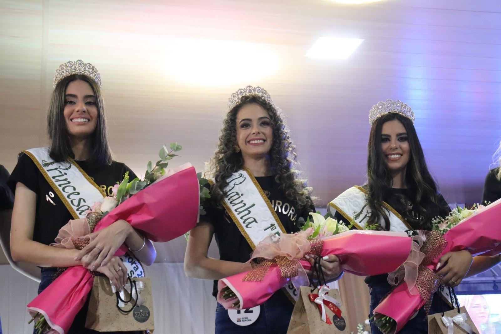 Luana Aparecida Dias é eleita Rainha da 1ª ExpoAurora