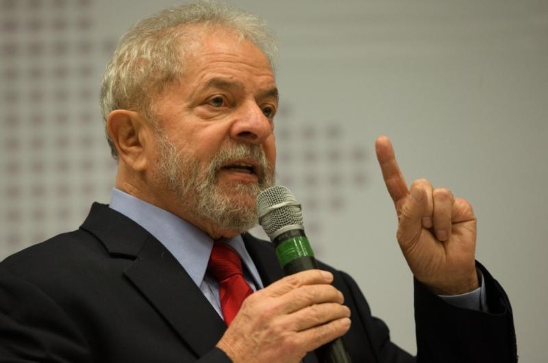 Lula consegue saída temporária da prisão para velório de neto em São Paulo