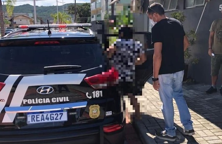 Mãe é presa por estupro de vulnerável; investigações apontam que ela sabia que as filhas eram abusadas sexualmente