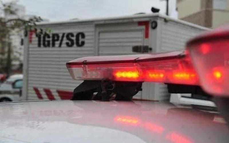 Mãe mata vizinho em SC após flagrar homem tentando abusar sexualmente da filha de 5 anos