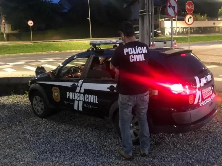 Mãe que prostituía filha de 8 anos e autor de abusos são condenados a mais de 60 anos 