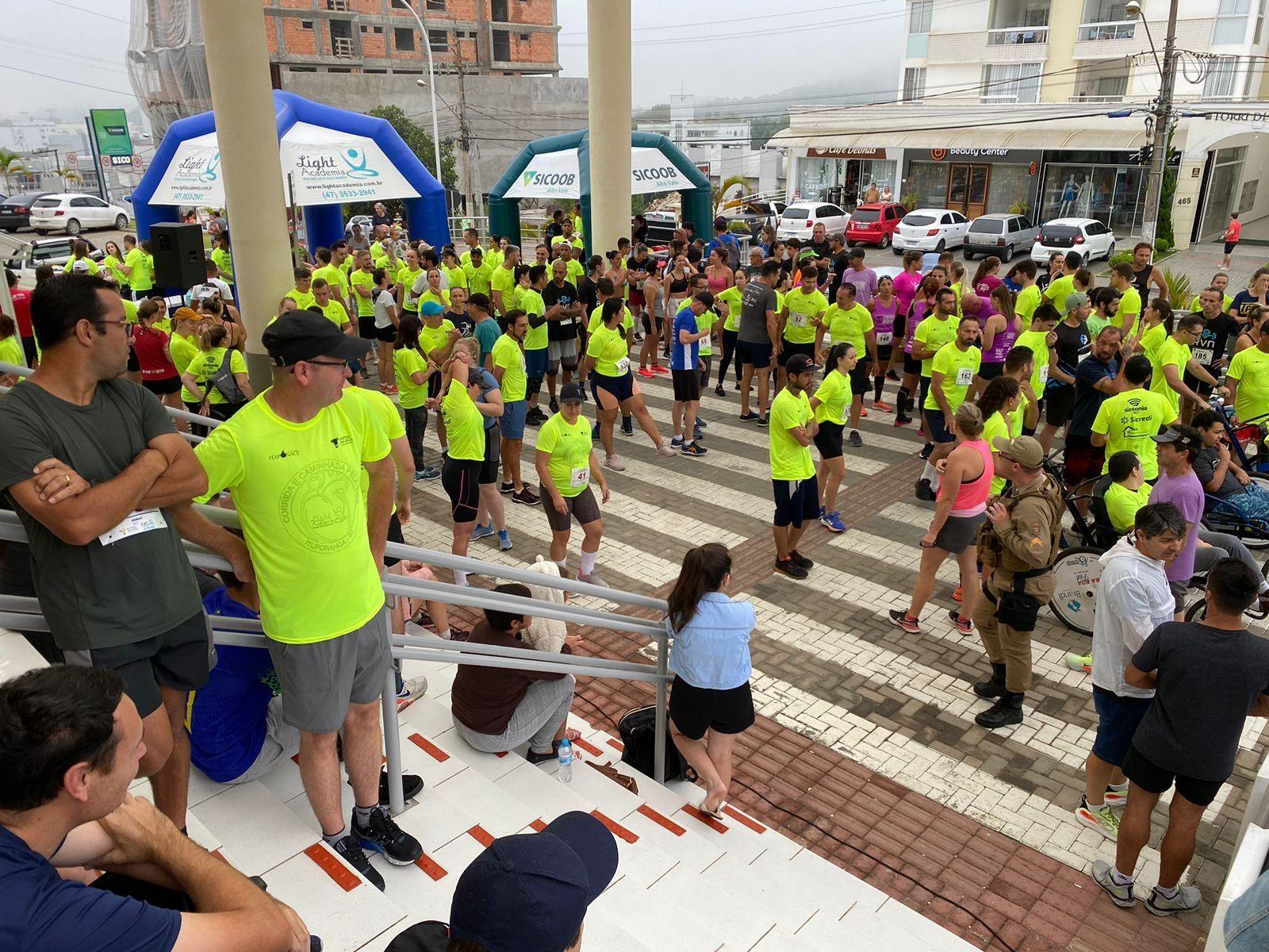 Mais de 300 atletas participam da 7ª Corrida e Caminhada pela Vida em Ituporanga
