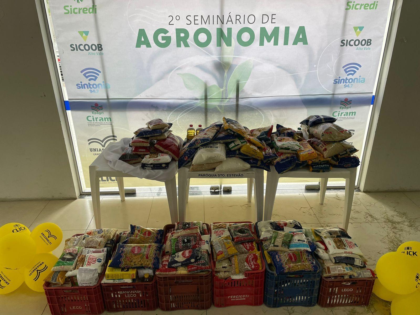 Mais de 350kg de alimentos são arrecadados durante o 2º Seminário de Agronomia da Click 