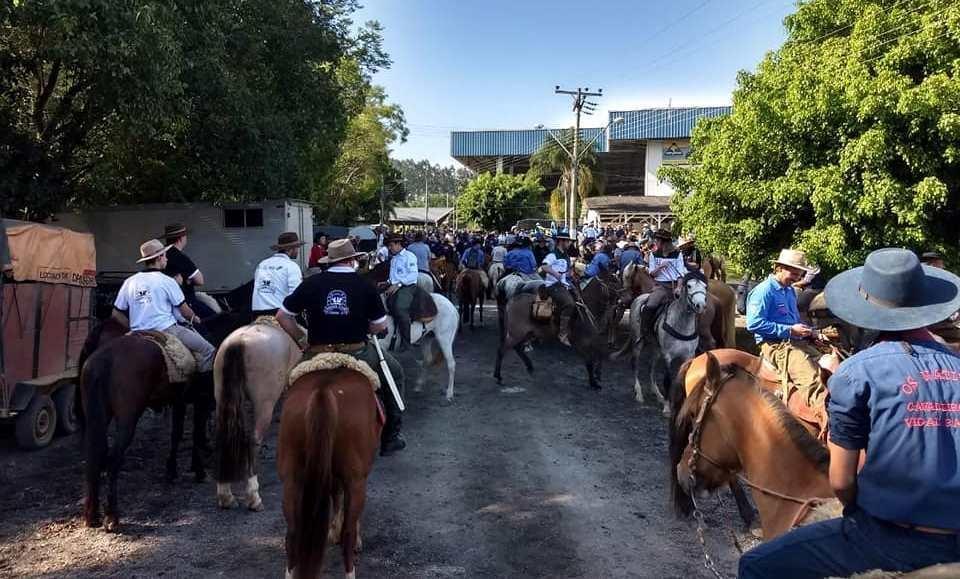 Mais de 650 cavaleiros participam da 2ª Cavalgada dos Amigos da APAE