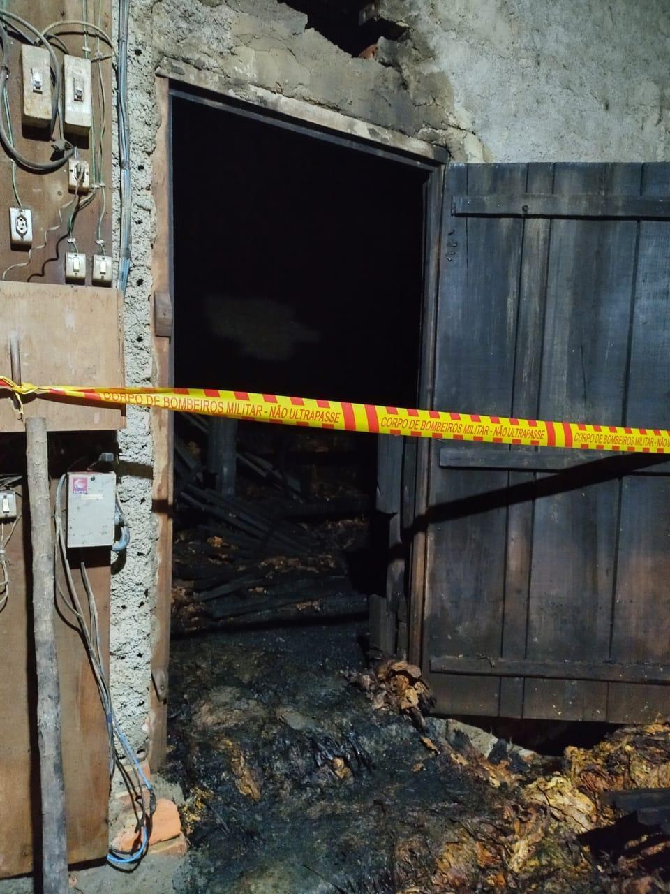 Mais uma estufa de fumo é destruída por incêndio 