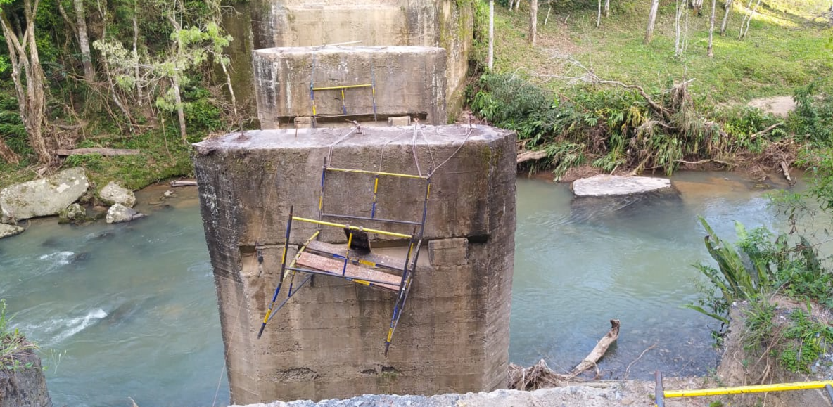 Manifestações e feriado atrasam concretagem de ponte em Chapadão do Lageado que faz divisa com Alfredo Wagner