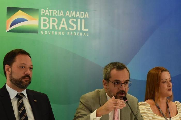 MEC estuda medidas para punir alunos com notas baixas no Enade 