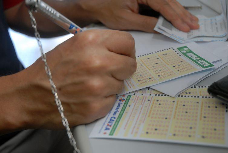Mega-Sena sorteia nesta quarta-feira prêmio de R$ 120 milhões 