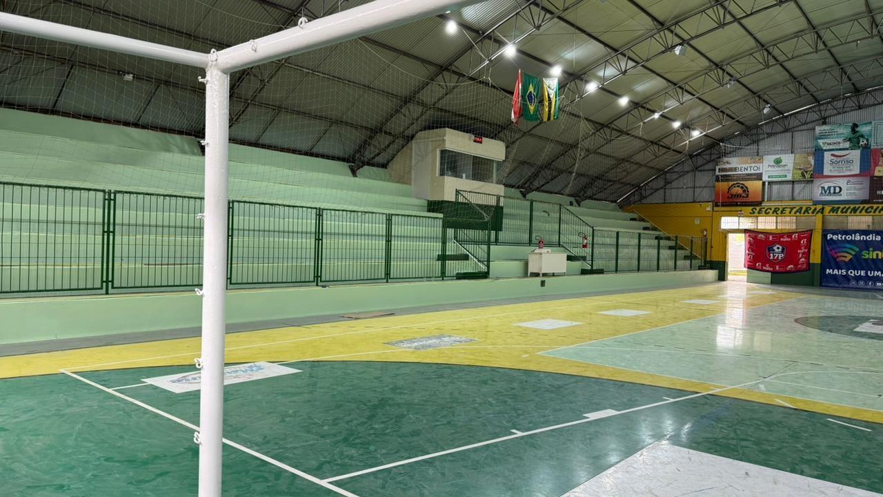 Melhorias no Ginásio Papa João Paulo I para a 2ª Copa Petrolândia de Futsal