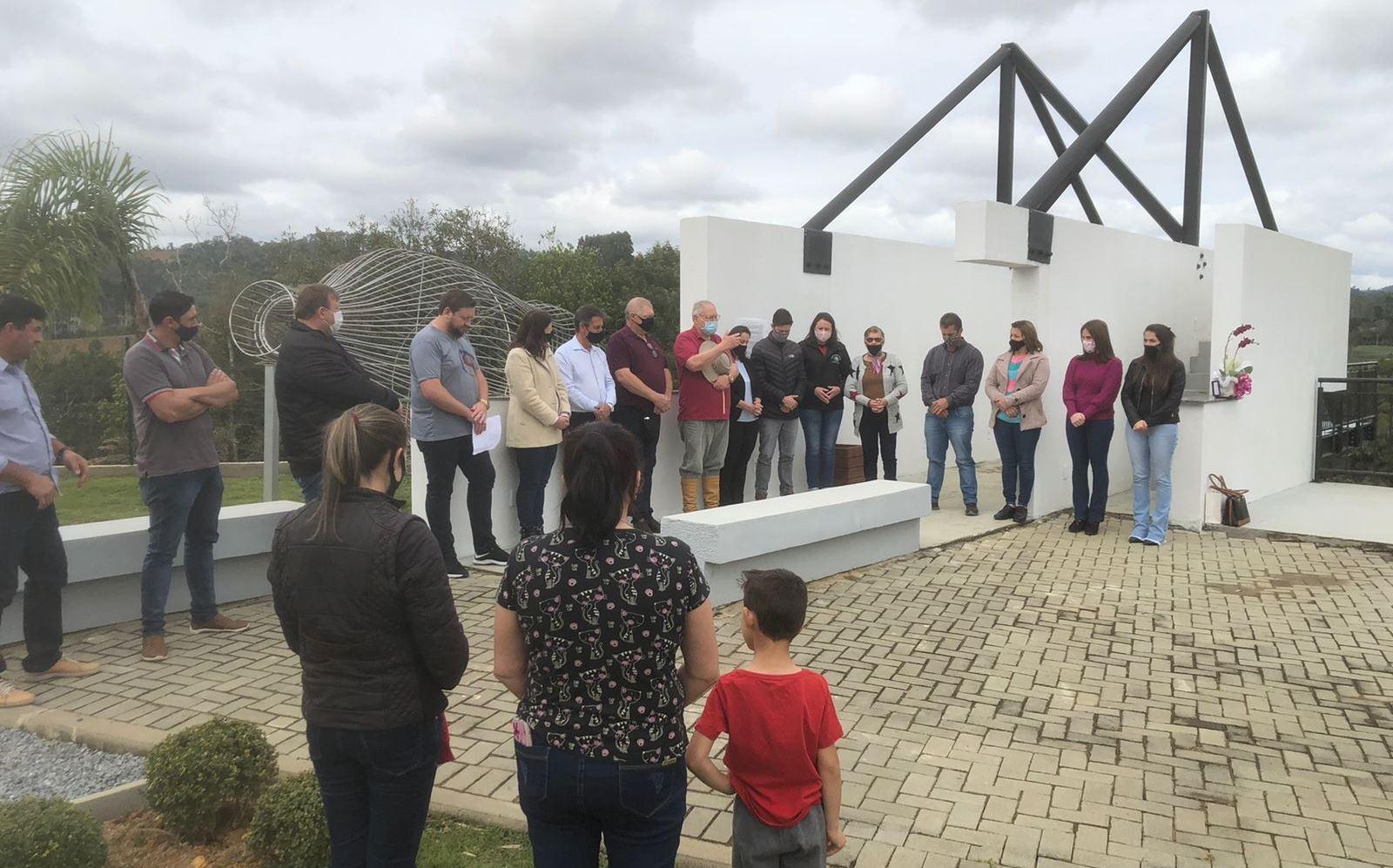 Mirante da Cachoeira de Rio Saltinho em Chapadão do Lageado é inaugurado