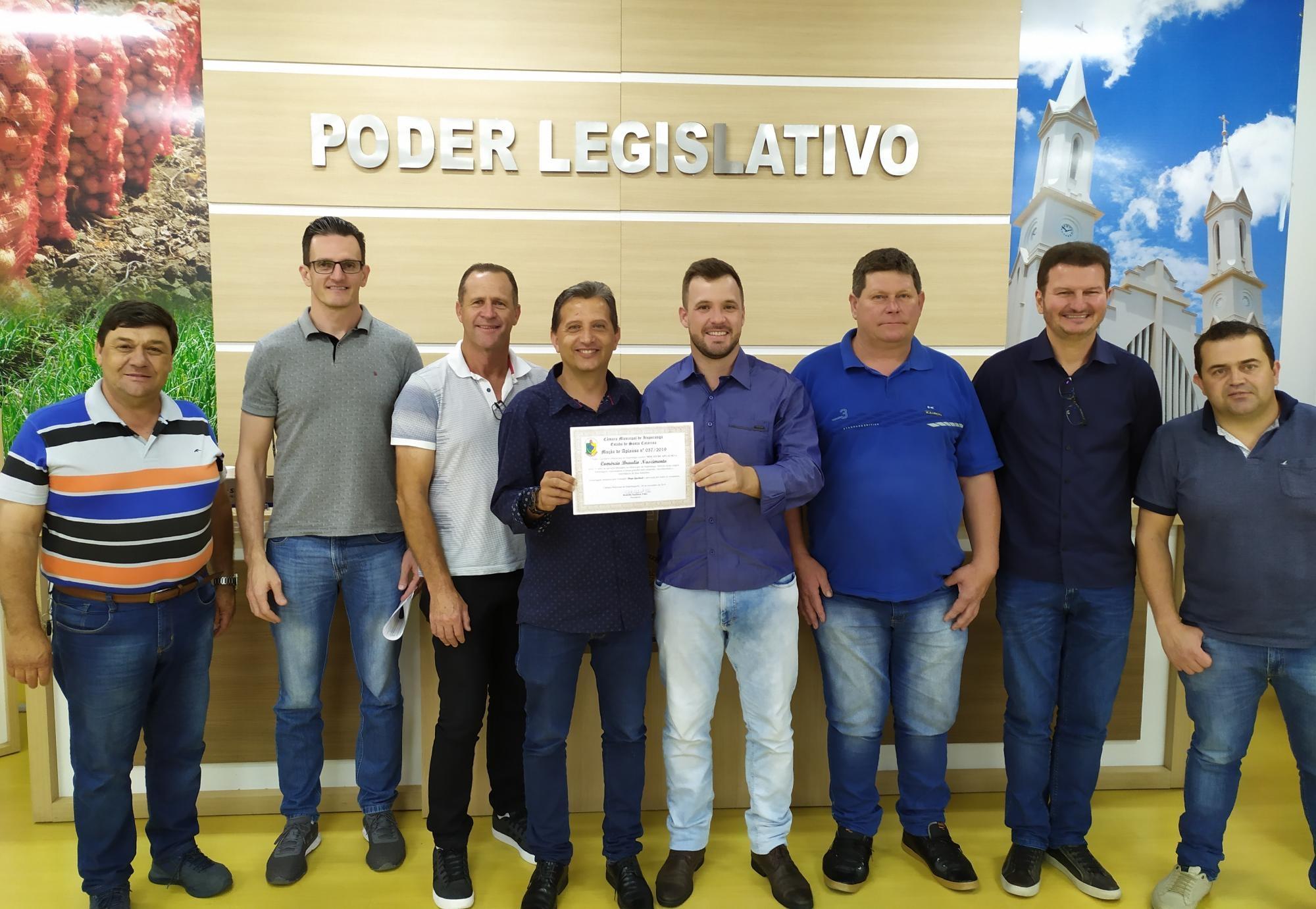 Moção de aplausos homenageia os 51 anos do Comércio Bráulio Nascimento no Centro de Ituporanga