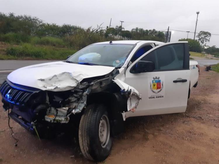 Motociclista de 26 anos morre após acidente envolvendo carro de prefeitura de Vidal Ramos na BR-470