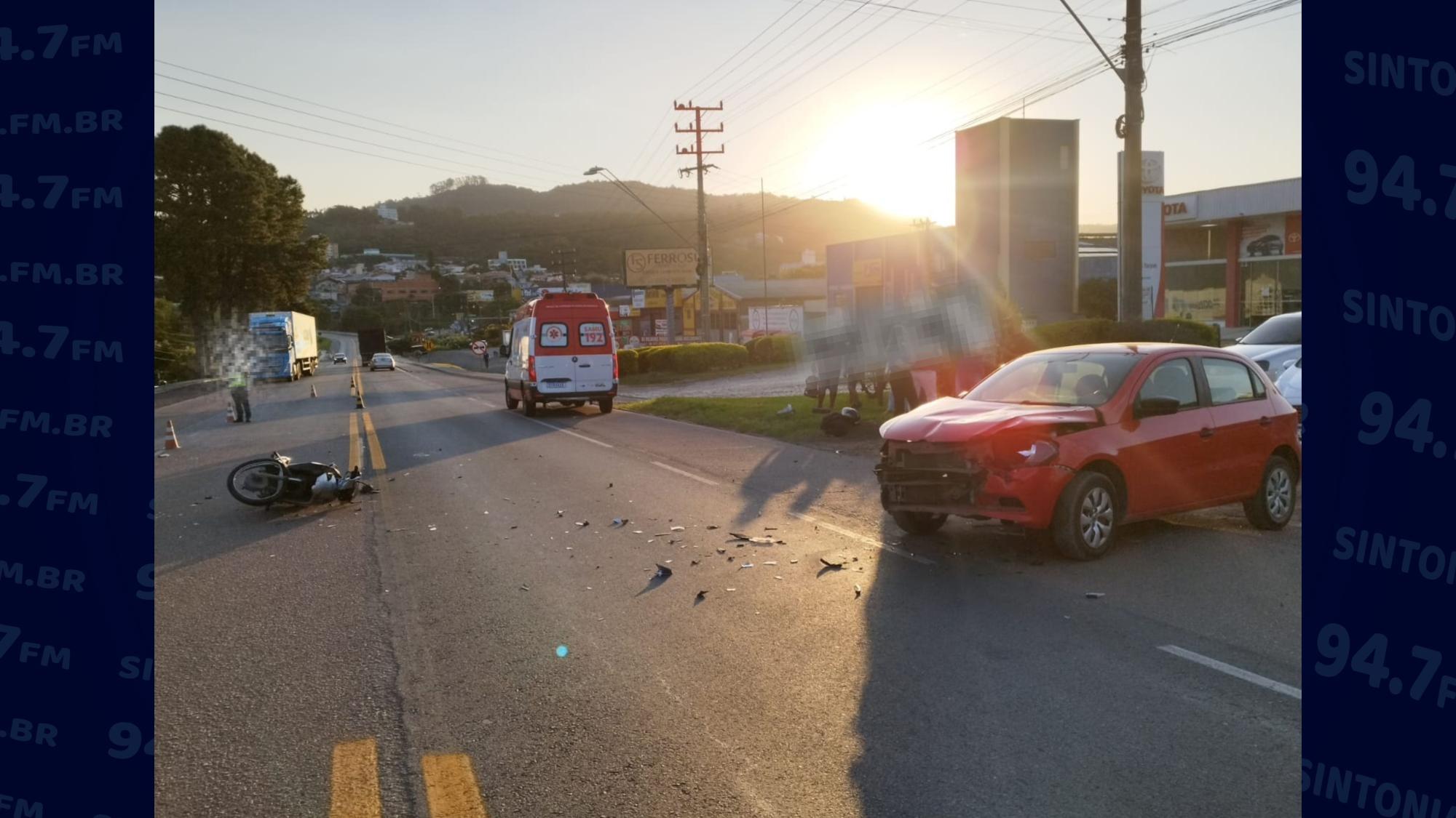 Motociclista fica ferido após colisão com carro na BR-470 em Rio do Sul