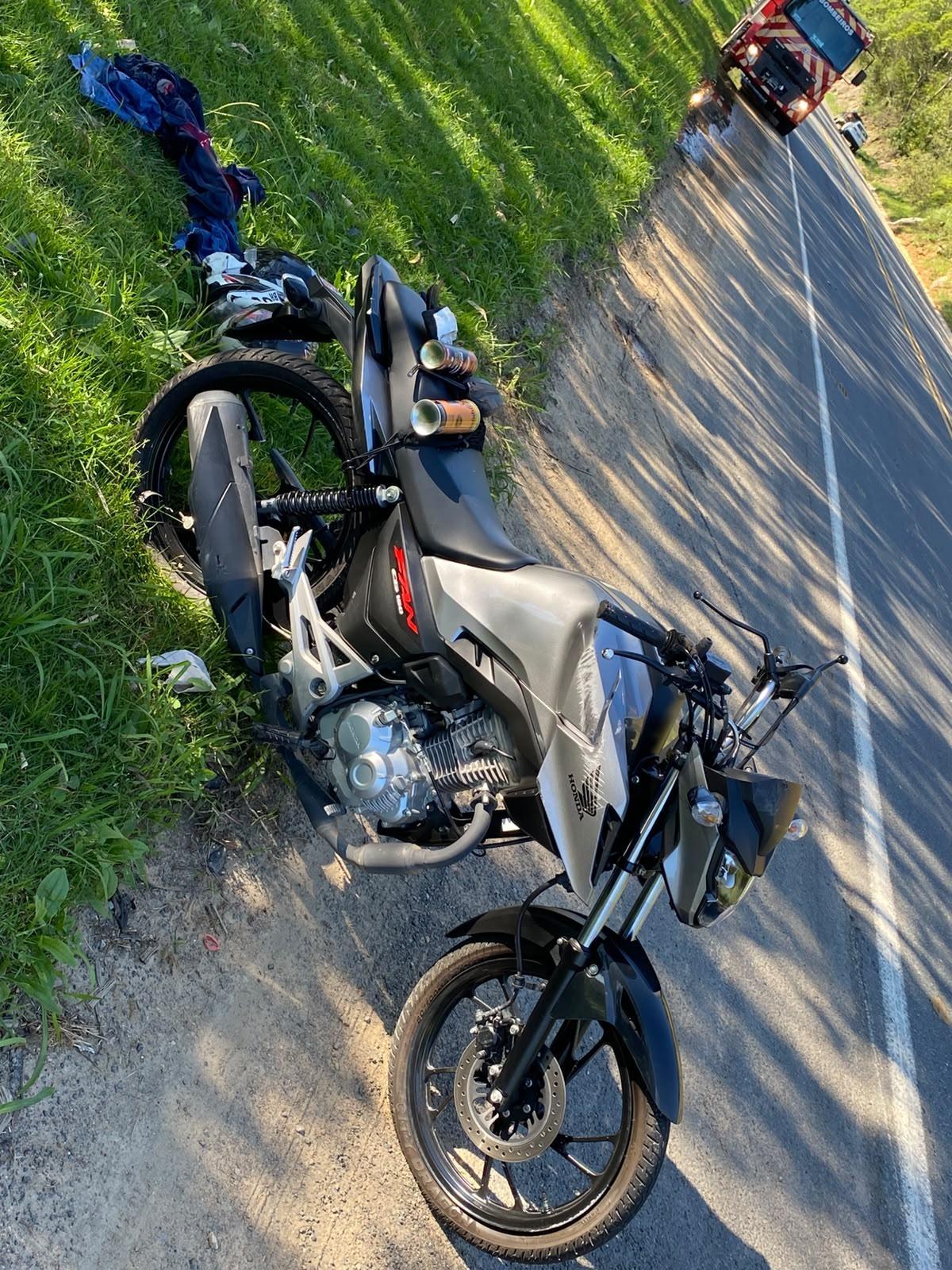 Motociclista fica ferido em acidente com carreta e caminhonete na BR-470 em Apiúna