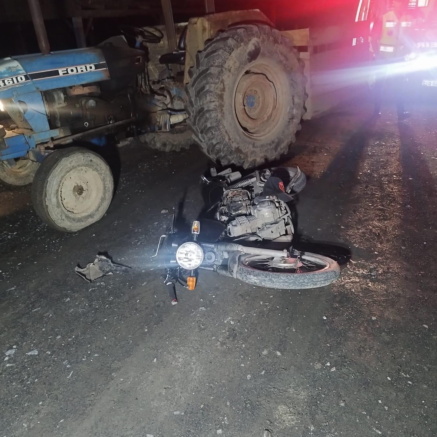Motociclista fica ferido em colisão com trator em Ituporanga