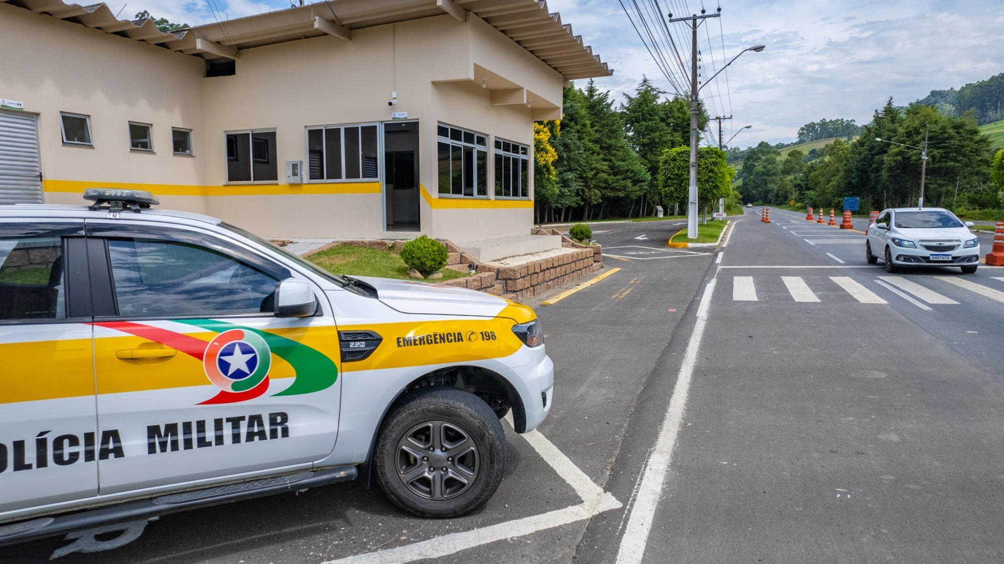 Motociclista fica ferido em colisão contra veículo
