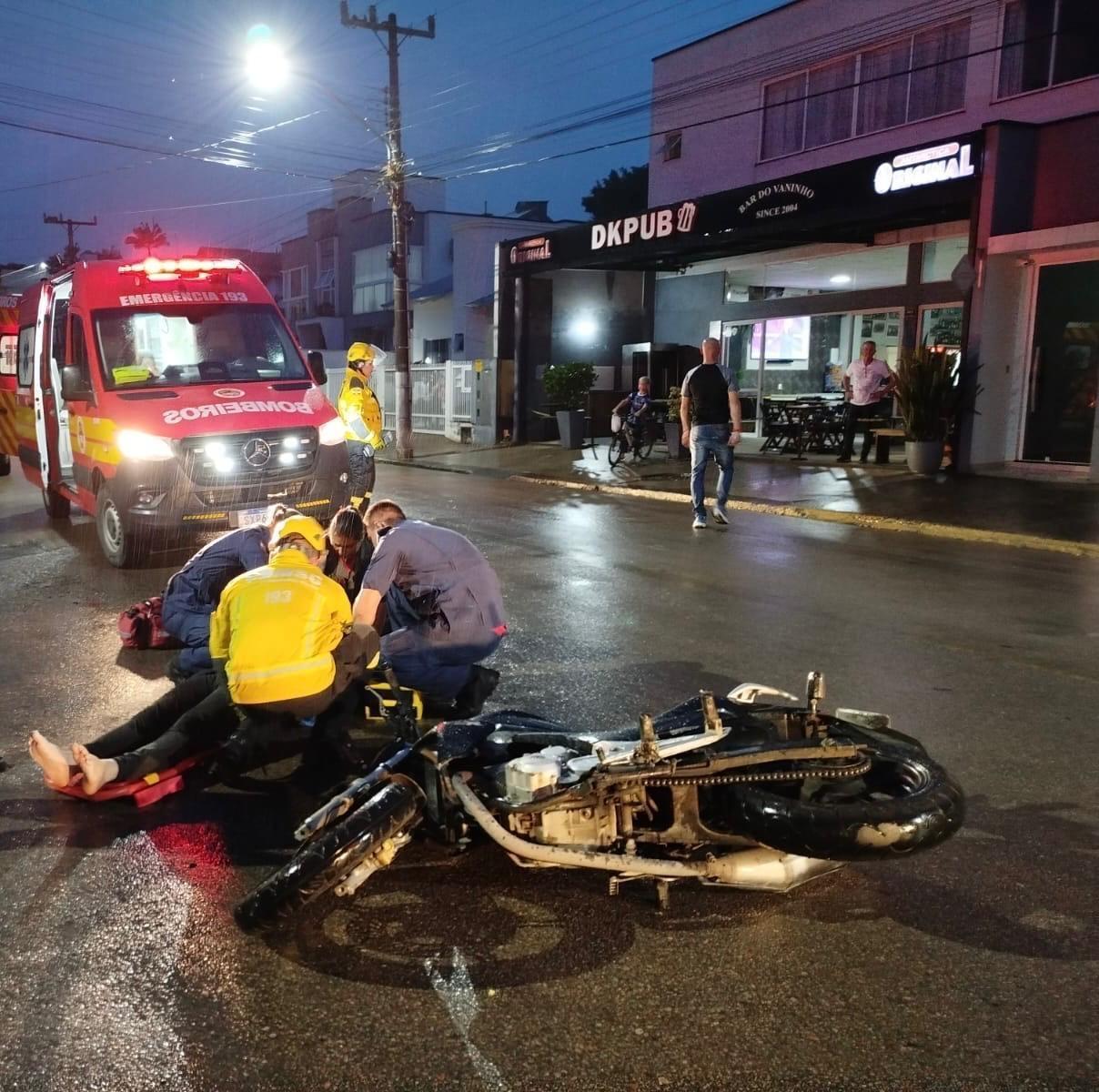 Motociclista fica ferido em colisão entre carro e moto no bairro Gabiroba em Ituporanga