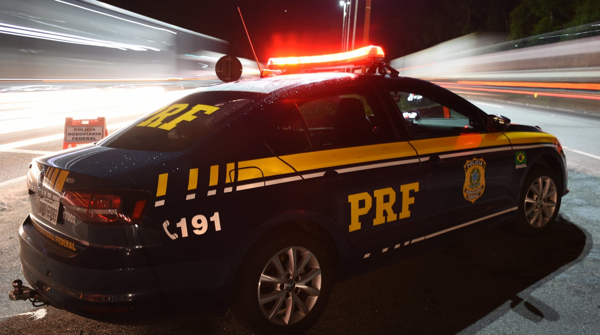 Motociclista morre em acidente após ser arremessado em ribanceira 