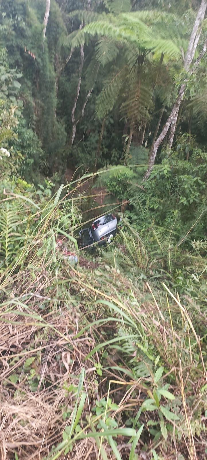 Motorista capota carro na SC-350 em Ituporanga após desviar de animal