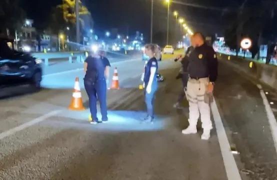 Motorista com carro com placas de Salete, atropela, mata pedestre e foge sem prestar socorro