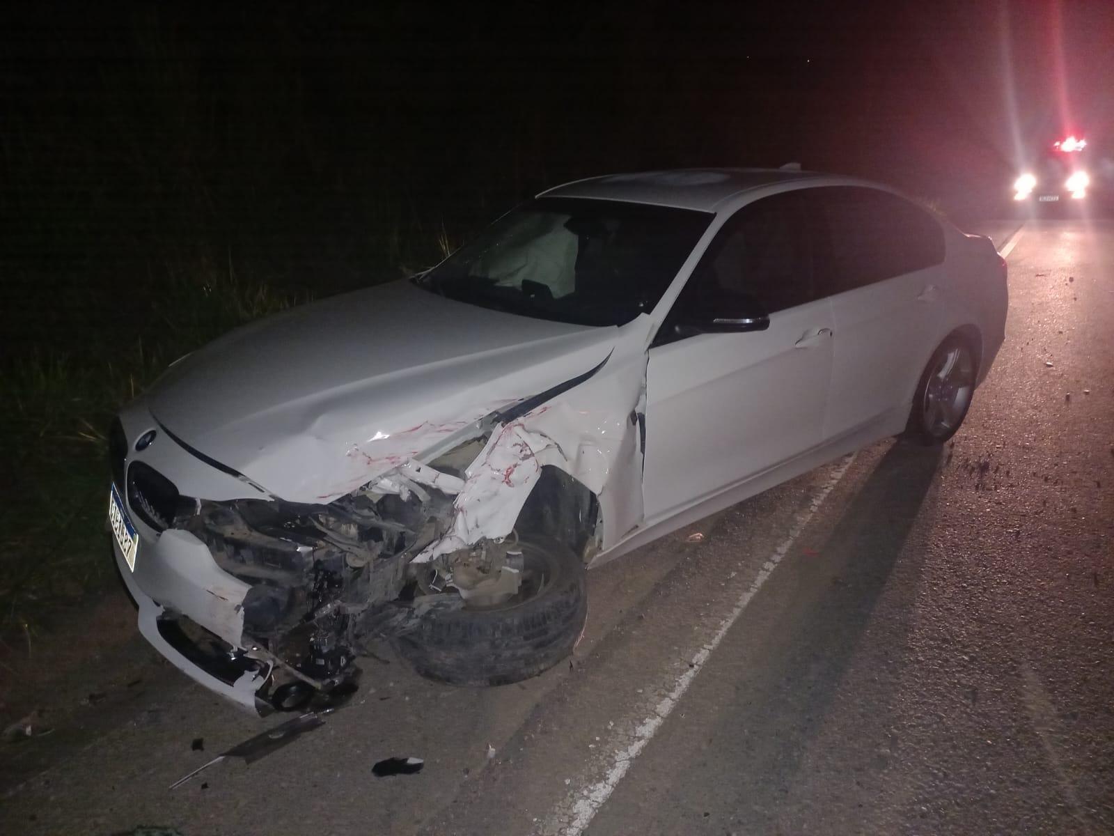 Motorista de BMW colide em Gol e abandona veículo em Vidal Ramos
