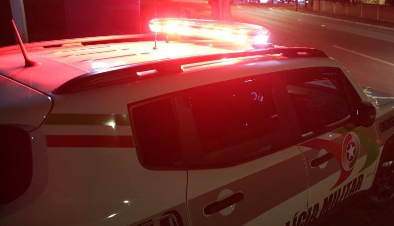Motorista é preso por dirigir embriagado e sem habilitação após bater em residência em Atalanta
