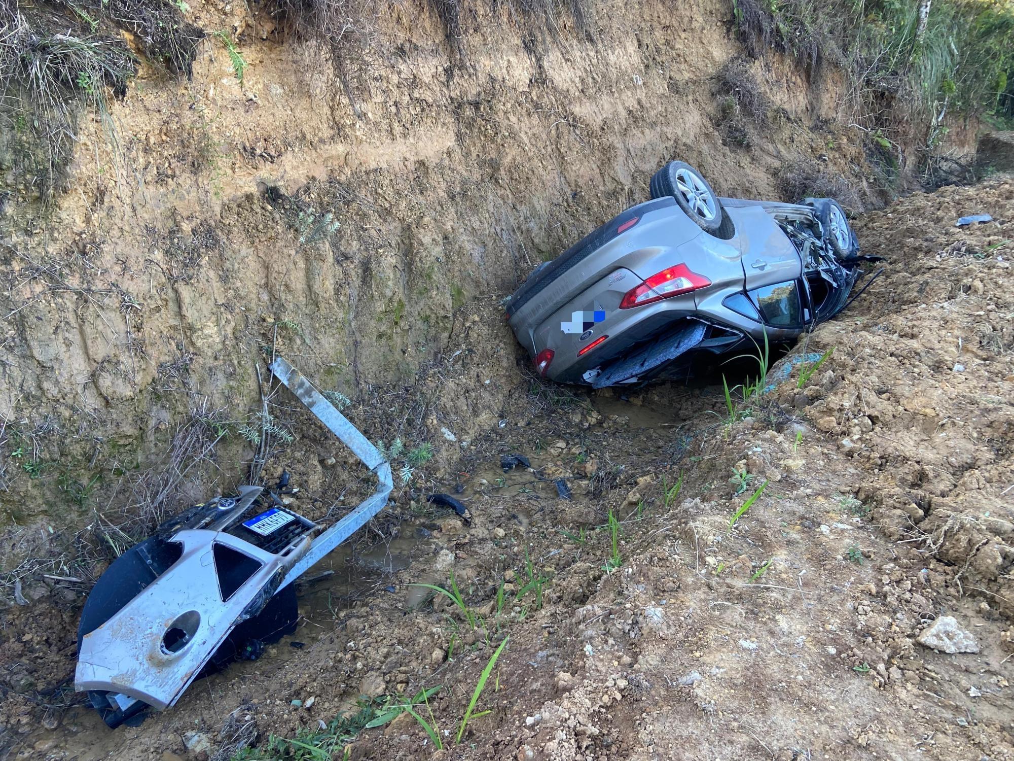 Motorista fica ferido após capotamento na SC-281 em Imbuia