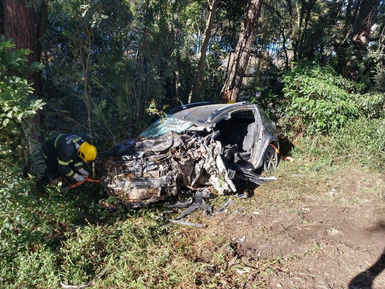 Motorista fica gravemente ferido após colisão na BR-470