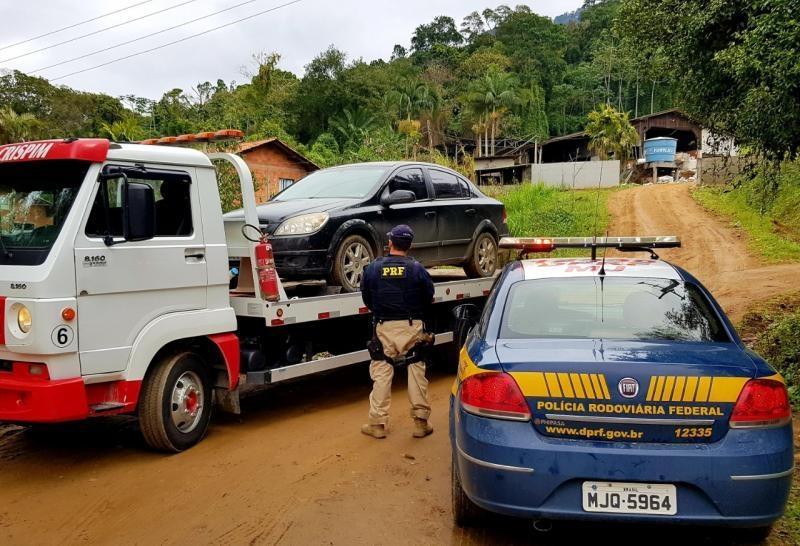 Motorista foge após ser flagrado dirigindo pelo acostamento da BR-470, em Indaial 