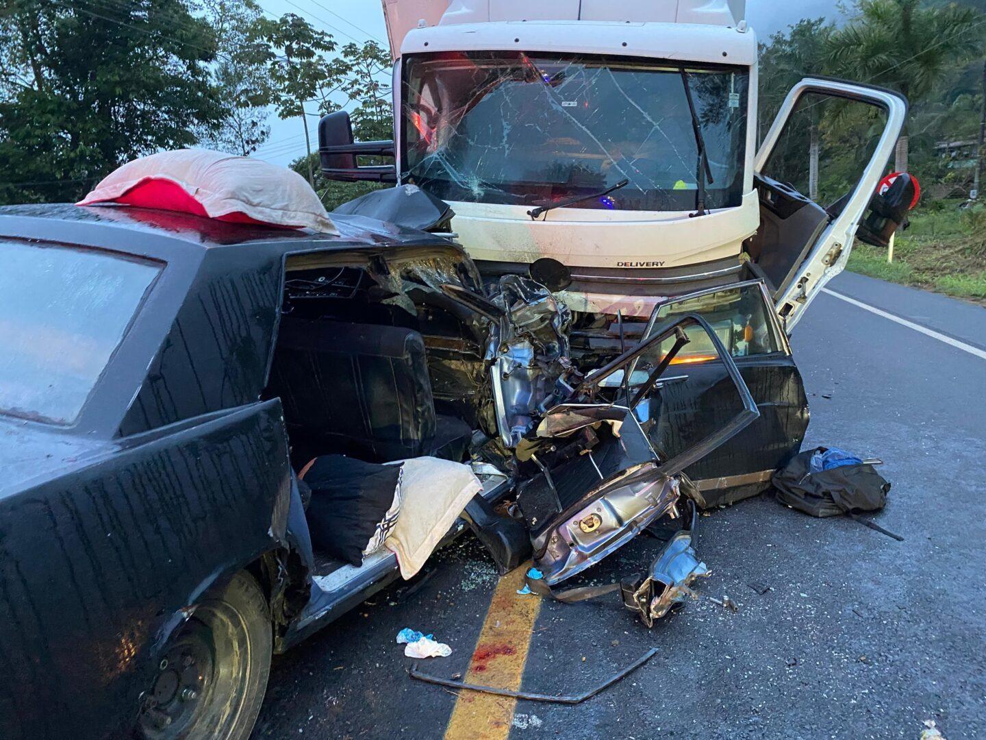 MPSC denuncia caminhoneiro por mortes de mãe, avó e adolescente em acidente na BR-470