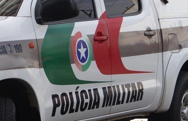 Mulher é agredida à pauladas pelo companheiro 