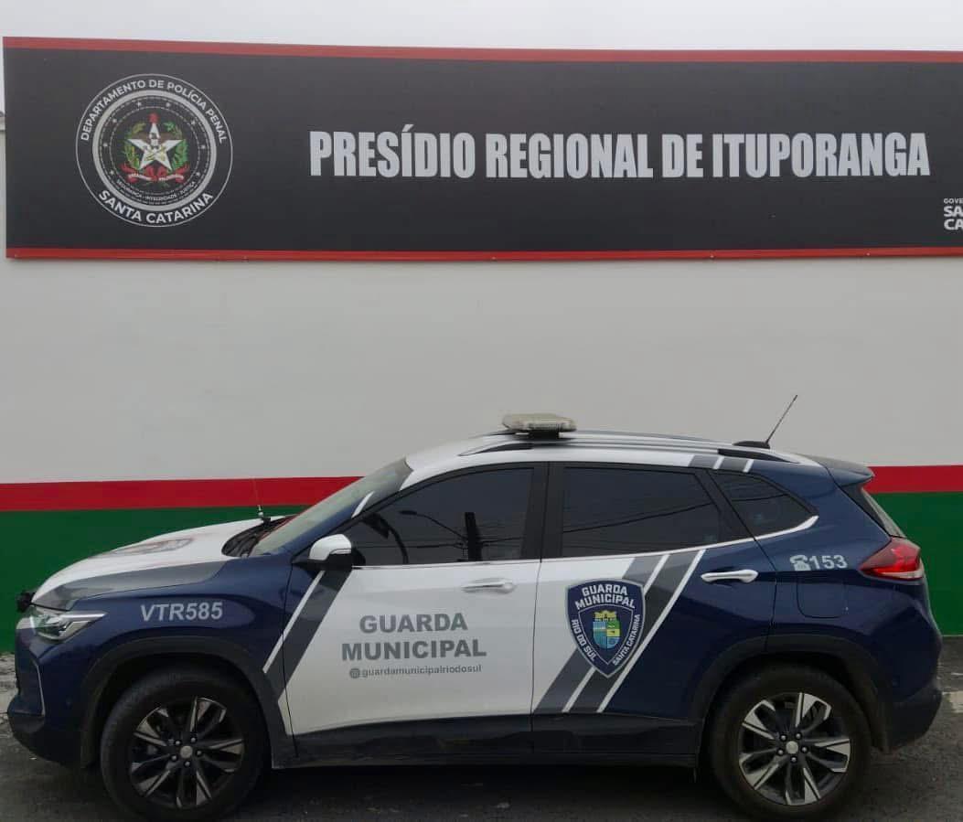 Mulher é presa após reiterados furtos em estabelecimento comercial