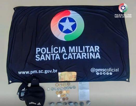 Mulher é presa por tráfico de drogas